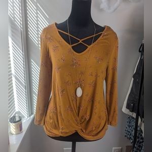 NWOT No boundaries top with necklace